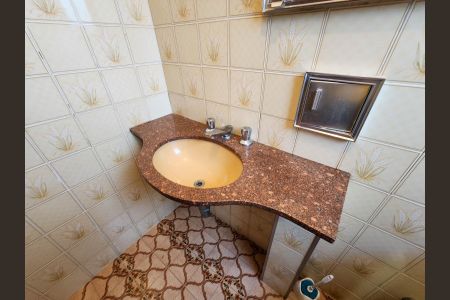 Casa para alugar com 206m², 4 quartos e 1 vaga Casa para alugar com 206m², 4 quartos e 1 vagaBanheiro