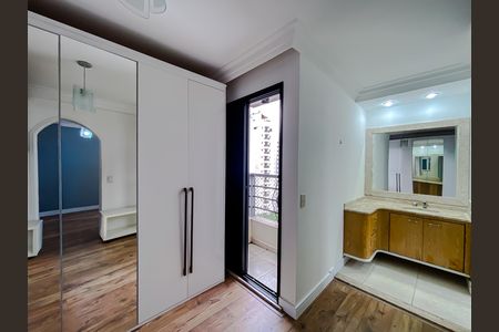 Apartamento à venda com 118m², 3 quartos e 3 vagas Apartamento à venda com 118m², 3 quartos e 3 vagasCloset da suíte 1