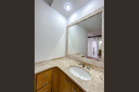 Apartamento à venda com 118m², 3 quartos e 3 vagas Apartamento à venda com 118m², 3 quartos e 3 vagasBanheiro da Suíte 1