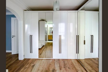 Apartamento à venda com 118m², 3 quartos e 3 vagas Apartamento à venda com 118m², 3 quartos e 3 vagasCloset da suíte 1