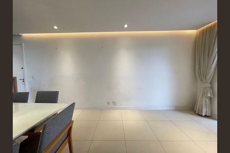 Apartamento à venda com 72m², 2 quartos e 1 vagaSala