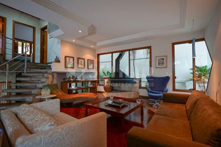 Casa à venda com 4 quartos, 250m² em Jardim Marajoara, São Paulo