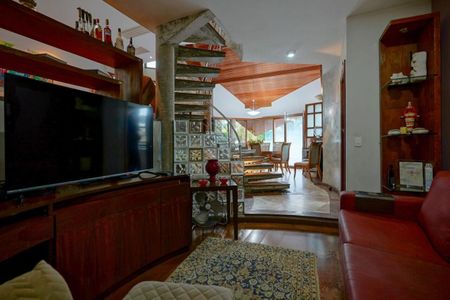 Casa à venda com 4 quartos, 250m² em Jardim Marajoara, São Paulo