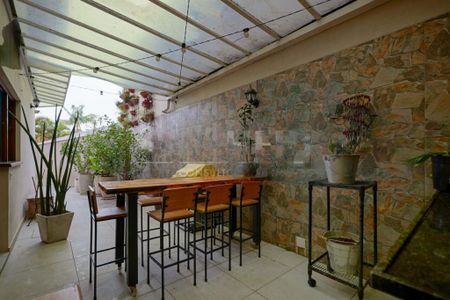 Casa à venda com 4 quartos, 250m² em Jardim Marajoara, São Paulo