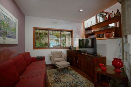 Casa à venda com 4 quartos, 250m² em Jardim Marajoara, São Paulo