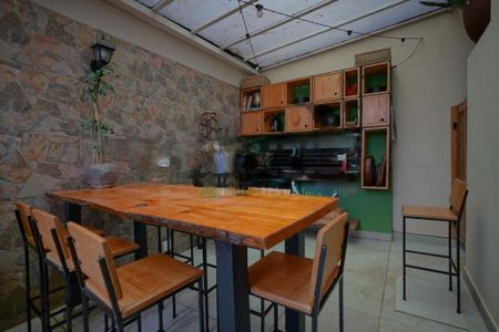Casa à venda com 4 quartos, 250m² em Jardim Marajoara, São Paulo