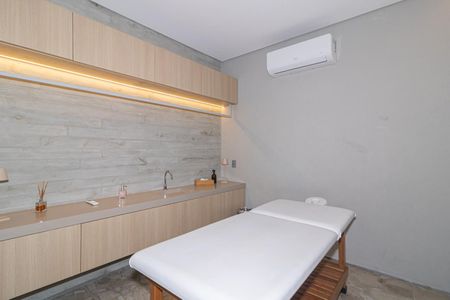 Apartamento à venda com 204m², 3 quartos e 3 vagas Apartamento à venda com 204m², 3 quartos e 3 vagasÁrea comum - Sala de Massagem