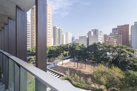 Apartamento à venda com 204m², 3 quartos e 3 vagas Apartamento à venda com 204m², 3 quartos e 3 vagasVaranda da Suíte 2