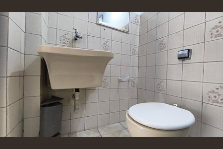 Banheiro de kitnet/studio para alugar com 1 quarto, 44m² em Liberdade, São Paulo