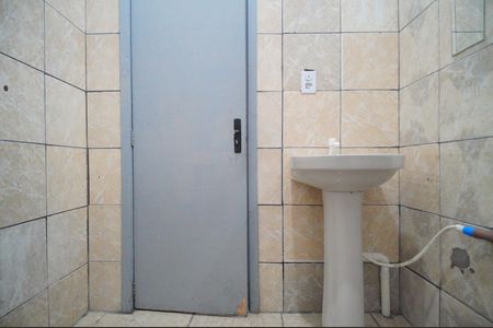 banheiro de kitnet/studio para alugar com 1 quarto, 40m² em Pasqualini, Sapucaia do Sul