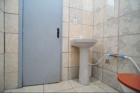 banheiro de kitnet/studio para alugar com 1 quarto, 40m² em Pasqualini, Sapucaia do Sul
