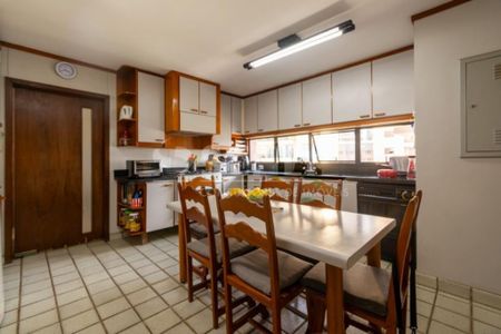 Apartamento à venda com 216m², 4 quartos e 3 vagas