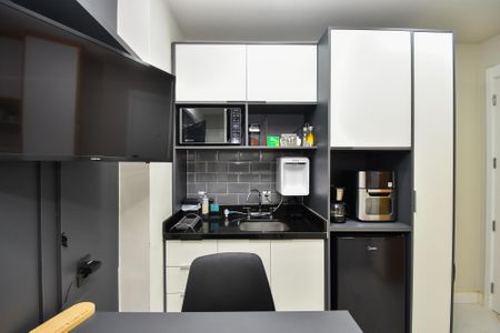 cozinha de kitnet/studio para alugar com 1 quarto, 24m² em Paraíso, São Paulo