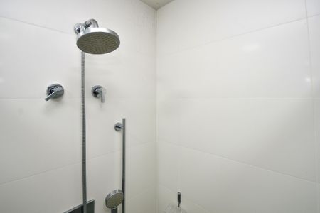 banheiro de kitnet/studio para alugar com 1 quarto, 24m² em Paraíso, São Paulo