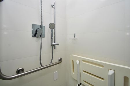 banheiro de kitnet/studio para alugar com 1 quarto, 24m² em Paraíso, São Paulo