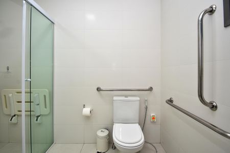 banheiro de kitnet/studio para alugar com 1 quarto, 24m² em Paraíso, São Paulo