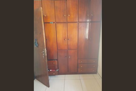 Quarto de casa para alugar com 2 quartos, 137m² em Parque Pinheiros, Taboão da Serra