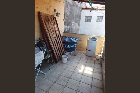 Área de serviço de casa para alugar com 2 quartos, 137m² em Parque Pinheiros, Taboão da Serra