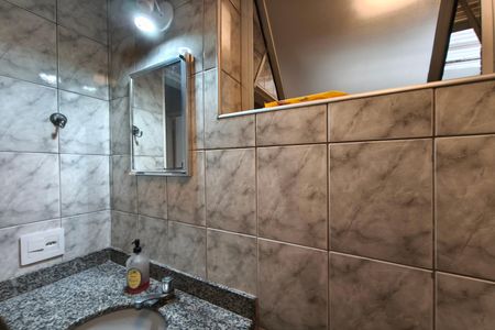 Banheiro de apartamento à venda com 2 quartos, 60m² em Jardim Pauliceia, Campinas