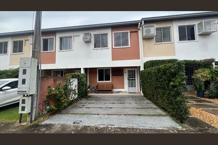 Casa de condomínio à venda com 85m², 3 quartos e 2 vagasFachada