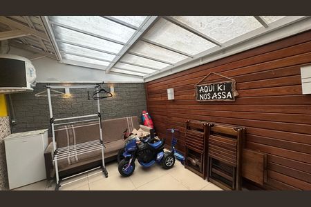 Casa de condomínio à venda com 85m², 3 quartos e 2 vagasQuintal