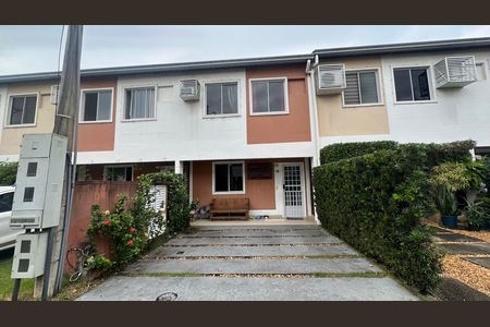 Casa de condomínio à venda com 85m², 3 quartos e 2 vagasFachada