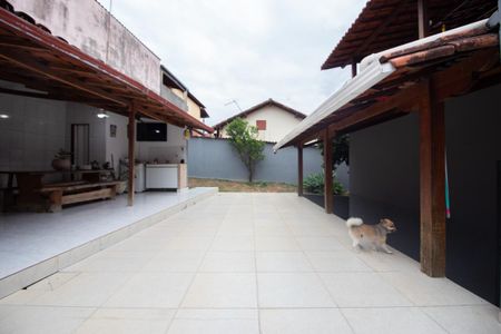 Casa à venda com 360m², 3 quartos e 4 vagas Casa à venda com 360m², 3 quartos e 4 vagasQuintal