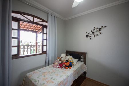 Casa à venda com 360m², 3 quartos e 4 vagas Casa à venda com 360m², 3 quartos e 4 vagasQuarto 2