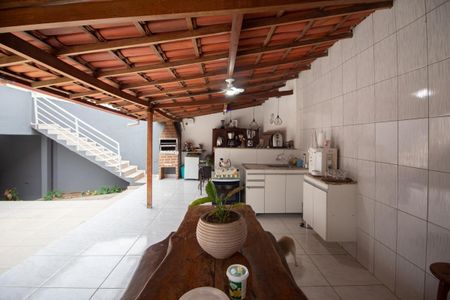 Casa à venda com 360m², 3 quartos e 4 vagas Casa à venda com 360m², 3 quartos e 4 vagasEspaço Gourmet