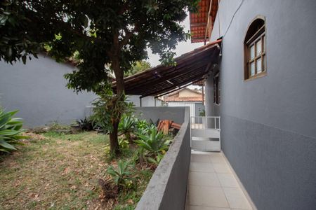 Casa à venda com 360m², 3 quartos e 4 vagas Casa à venda com 360m², 3 quartos e 4 vagasEntrada
