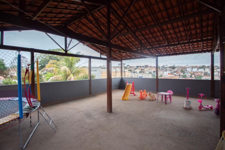 Casa à venda com 360m², 3 quartos e 4 vagas Casa à venda com 360m², 3 quartos e 4 vagasTerraço