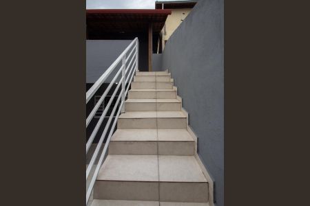 Casa à venda com 360m², 3 quartos e 4 vagas Casa à venda com 360m², 3 quartos e 4 vagasEscada
