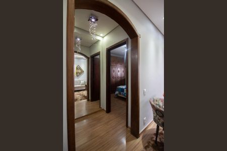 Casa à venda com 360m², 3 quartos e 4 vagas Casa à venda com 360m², 3 quartos e 4 vagasCorredor