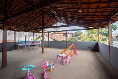 Casa à venda com 360m², 3 quartos e 4 vagas Casa à venda com 360m², 3 quartos e 4 vagasTerraço