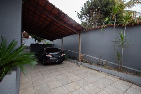 Casa à venda com 360m², 3 quartos e 4 vagas Casa à venda com 360m², 3 quartos e 4 vagasGaragem