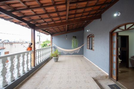 Casa à venda com 360m², 3 quartos e 4 vagas Casa à venda com 360m², 3 quartos e 4 vagasVaranda