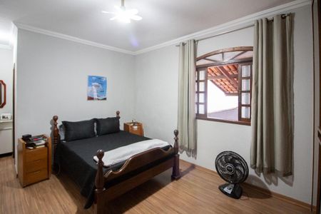 Casa à venda com 360m², 3 quartos e 4 vagas Casa à venda com 360m², 3 quartos e 4 vagasSuíte