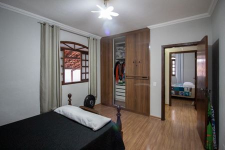 Casa à venda com 360m², 3 quartos e 4 vagas Casa à venda com 360m², 3 quartos e 4 vagasSuíte