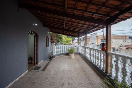 Casa à venda com 360m², 3 quartos e 4 vagas Casa à venda com 360m², 3 quartos e 4 vagasVaranda