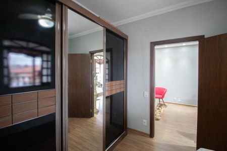 Casa à venda com 360m², 3 quartos e 4 vagas Casa à venda com 360m², 3 quartos e 4 vagasQuarto 2