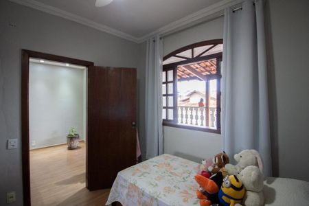 Casa à venda com 360m², 3 quartos e 4 vagas Casa à venda com 360m², 3 quartos e 4 vagasQuarto 2