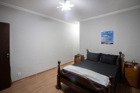 Casa à venda com 360m², 3 quartos e 4 vagas Casa à venda com 360m², 3 quartos e 4 vagasSuíte