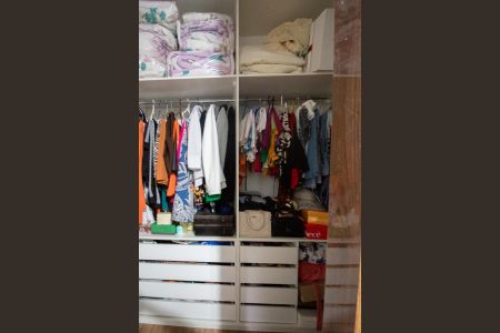 Casa à venda com 360m², 3 quartos e 4 vagas Casa à venda com 360m², 3 quartos e 4 vagasCloset da suíte