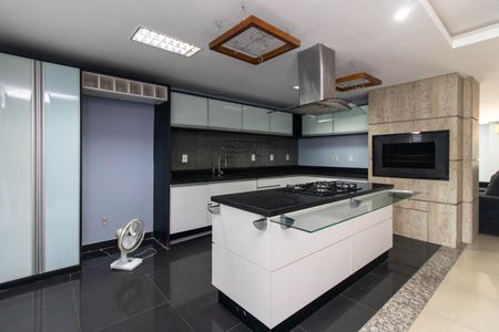 Casa para alugar com 300m², 3 quartos e sem vaga Casa para alugar com 300m², 3 quartos e sem vagaCozinha e Área de Serviço