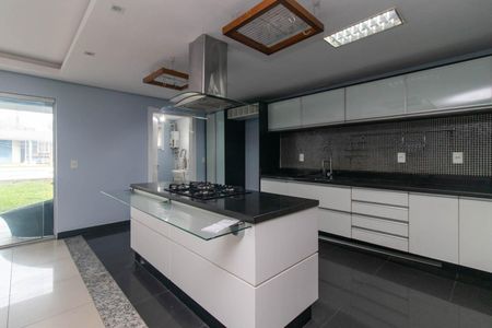 Casa para alugar com 300m², 3 quartos e sem vaga Casa para alugar com 300m², 3 quartos e sem vagaCozinha e Área de Serviço