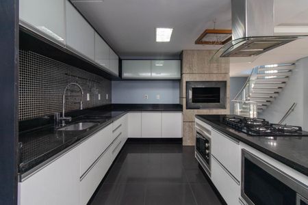 Casa para alugar com 300m², 3 quartos e sem vaga Casa para alugar com 300m², 3 quartos e sem vagaCozinha e Área de Serviço