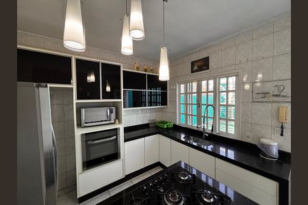 Cozinha de casa para alugar com 3 quartos, 245m² em Jardim Sao Luis, Barueri