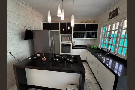 Cozinha de casa para alugar com 3 quartos, 245m² em Jardim Sao Luis, Barueri