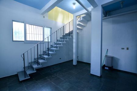 SALÃO PISO INFERIOR  de casa à venda com 5 quartos, 180m² em Jardim Celeste, São Paulo