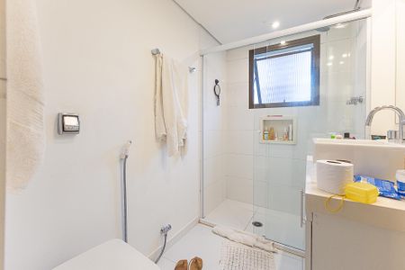 Apartamento à venda com 115m², 3 quartos e 2 vagas Apartamento à venda com 115m², 3 quartos e 2 vagasBanheiro da Suíte